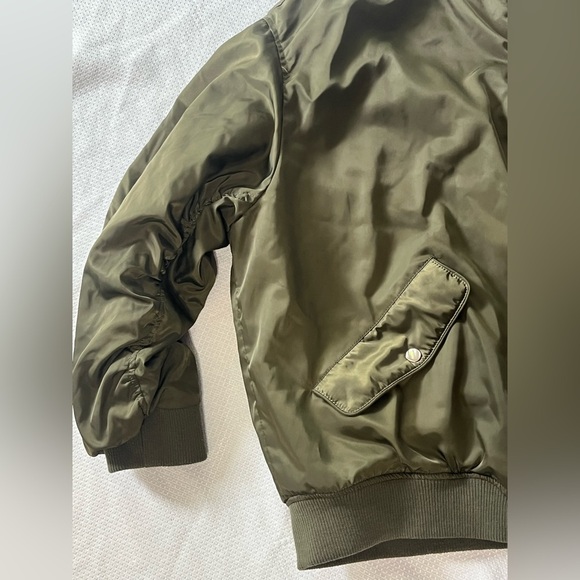 Sincerely Jules Women’s Satin Chic Olive Green Bomber Jacket Zipper Detail - Picture 3 of 16